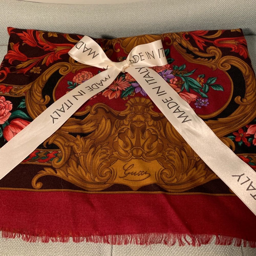 🔥 Gucci Floral Scarf 🔥